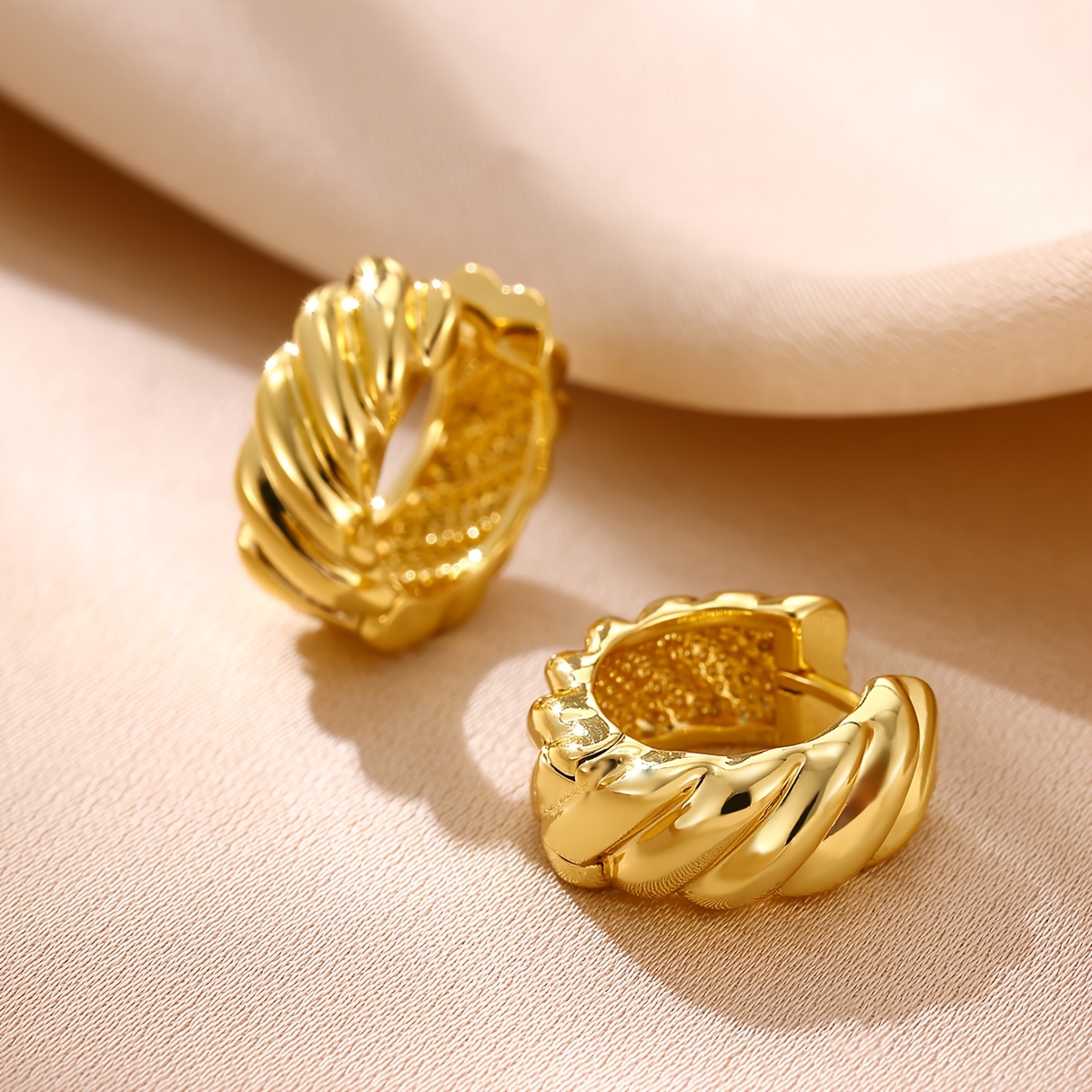 Women's Vintage Twisted Huggie Earrings, Trendy Design